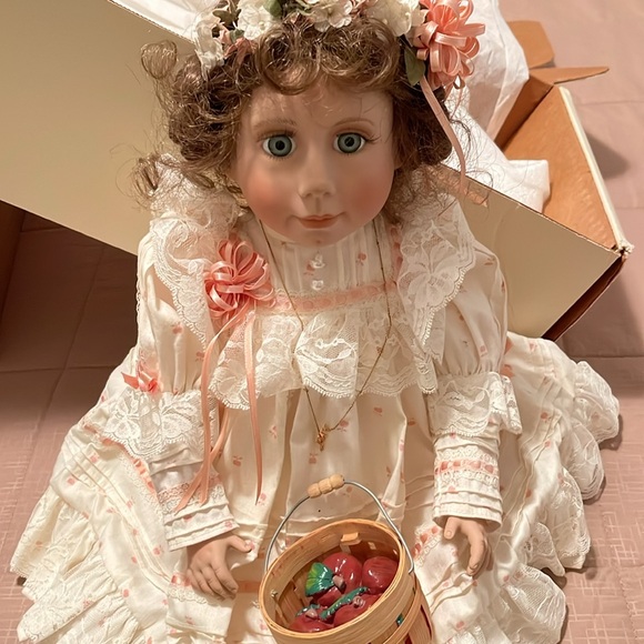 Serenity- Apples & Spice Original Doll
By Lee Middleton - Picture 12 of 16